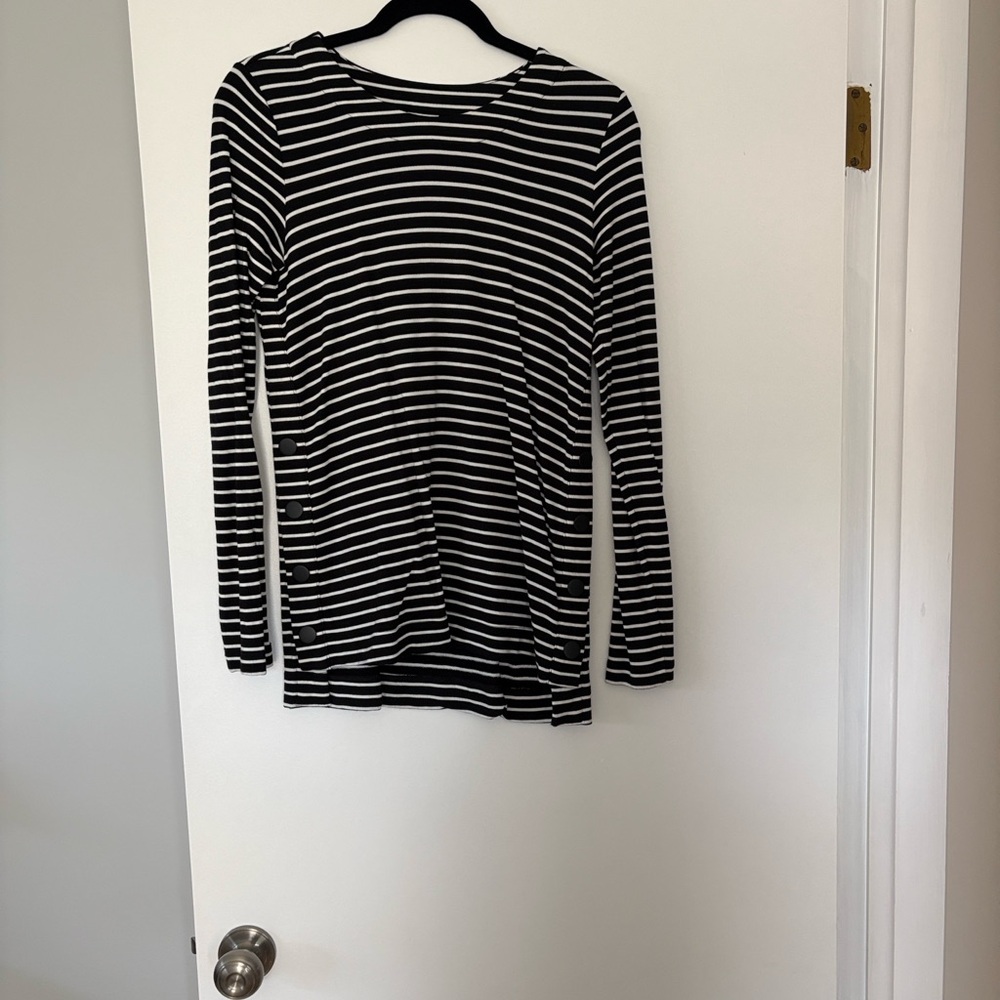 Cabi Side Snap Tee #6332 NWOT - Picture 4 of 11